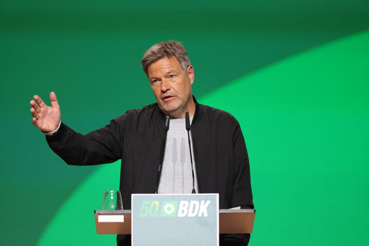 German Greens’ Robert Habeck to lead bruised party into elections