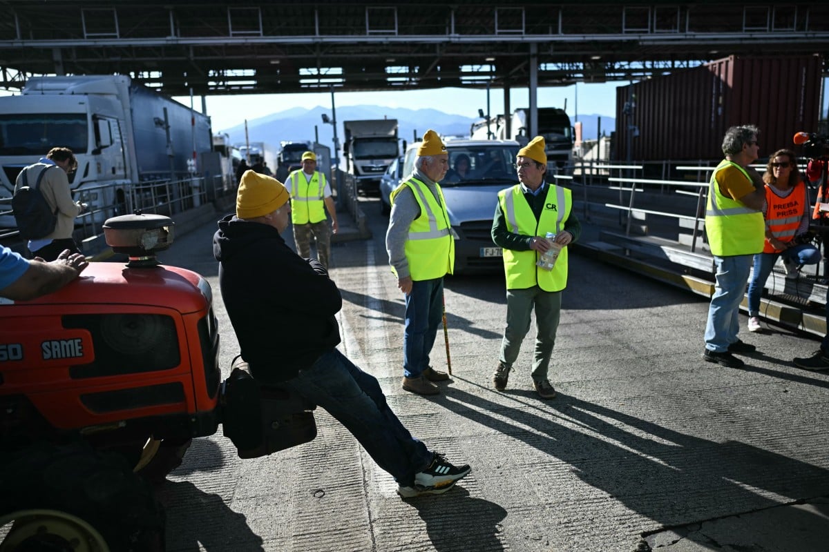 French farmers lift Spanish border blockade after talks with PM