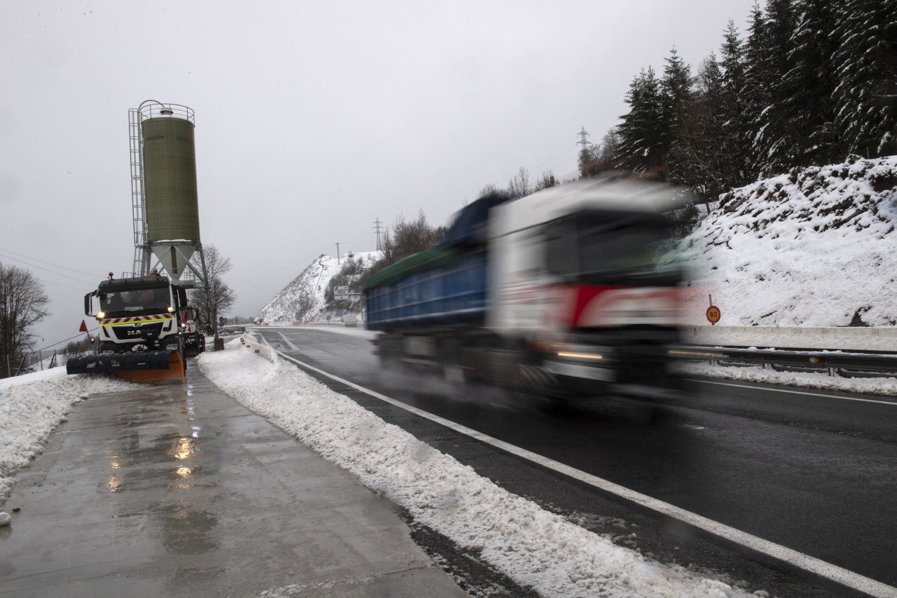 Spain on alert for snow, heavy rains, wind and waves