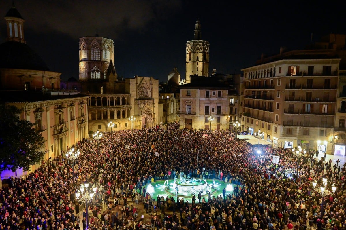 Angry at Spain's flood response, 100,000 rally in Valencia