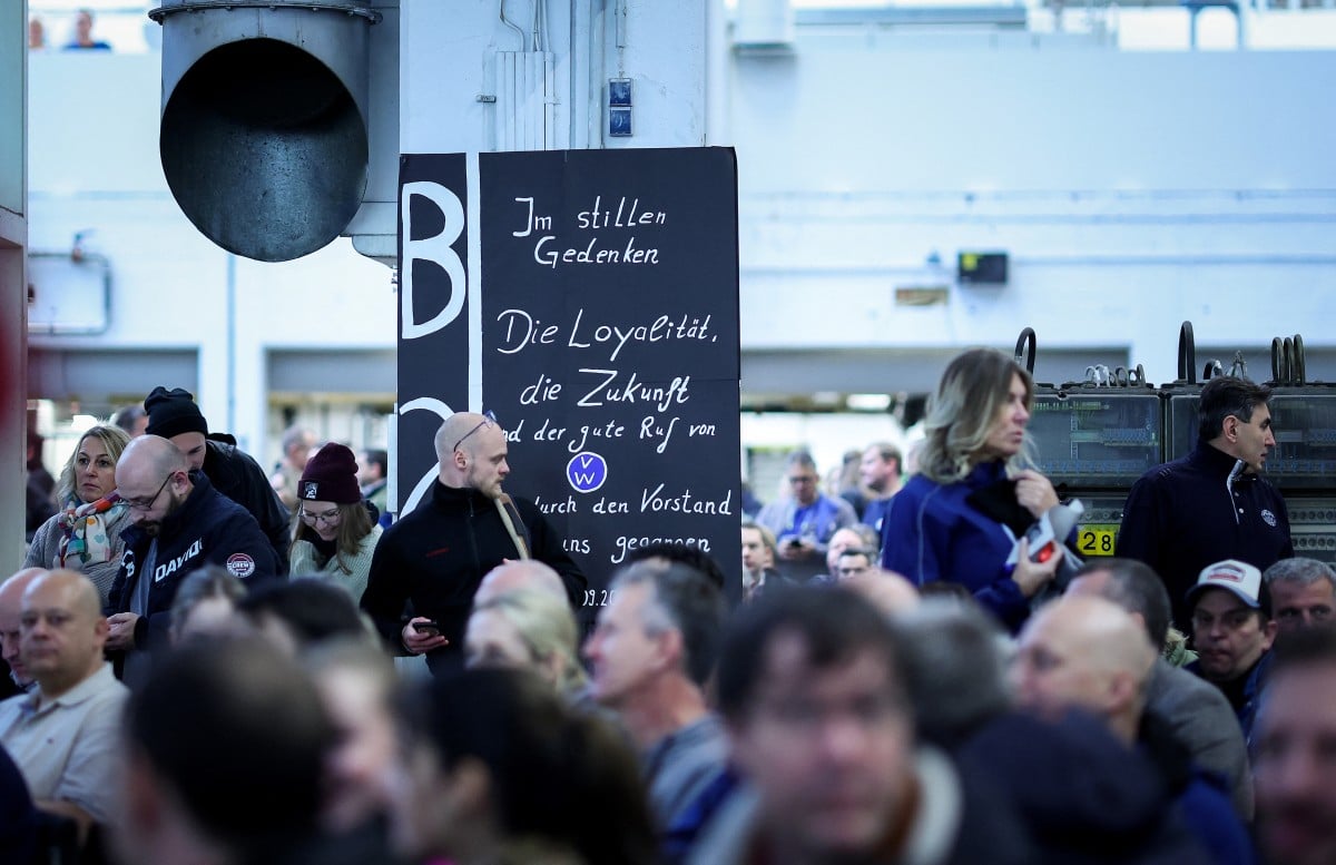 Volkswagen workers across Germany kick off second round of strike action