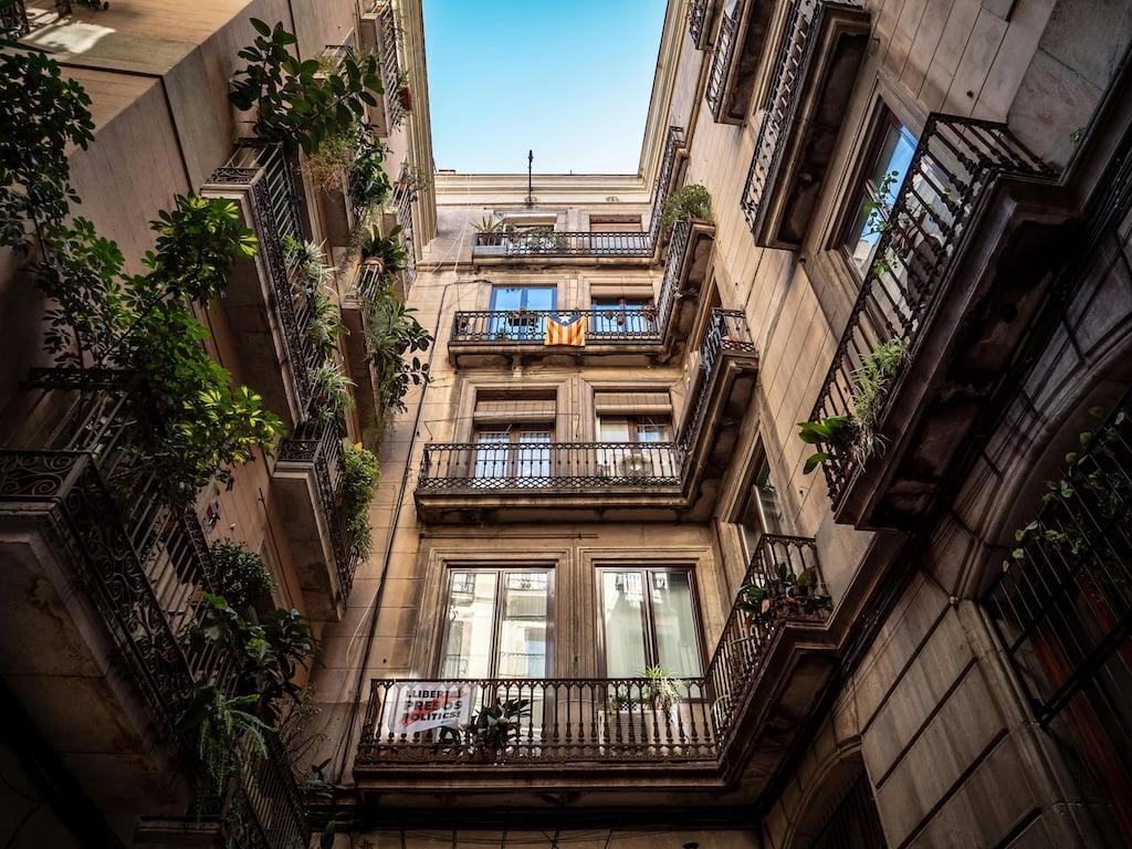 Barcelona tourist flat owners claim over €4 bn for closure plan