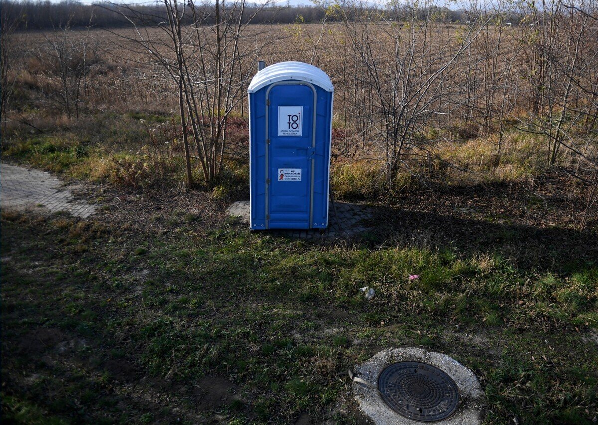 'Do it in nature': Farmers in Spain pooh-pooh portaloo rules