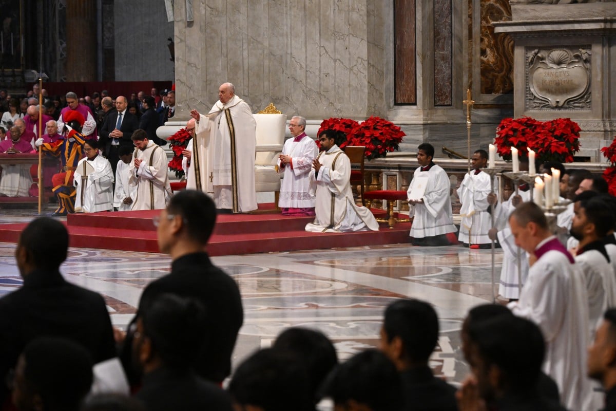 Gay men can train as priests but don't flaunt it, Italian church says