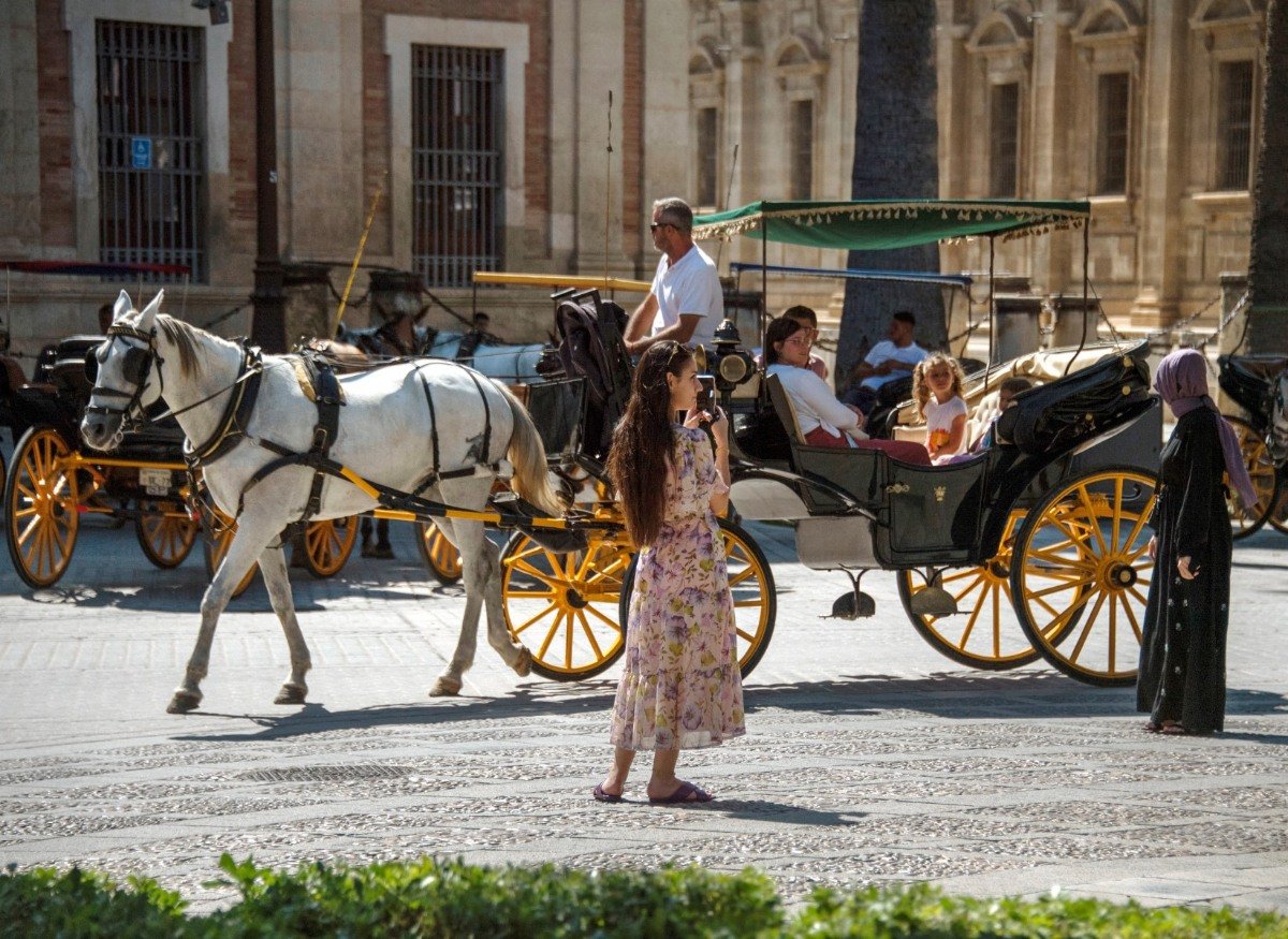 Inside Spain: Horse-drawn carriages and Barcelona's last golden visas