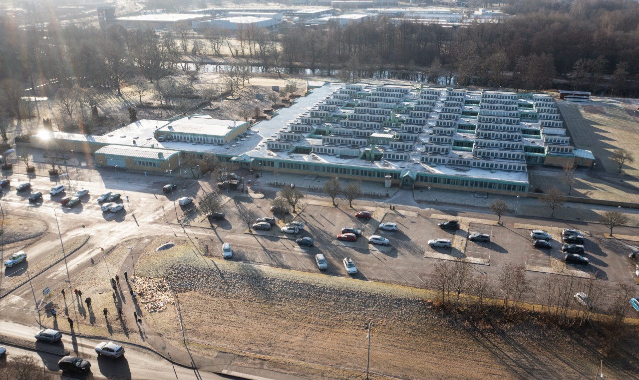 Sweden to allow schoolbag searches after mass shooting