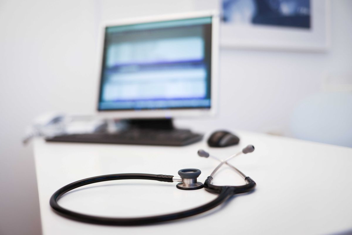 Do patients in Germany with private health insurance get priority appointments?