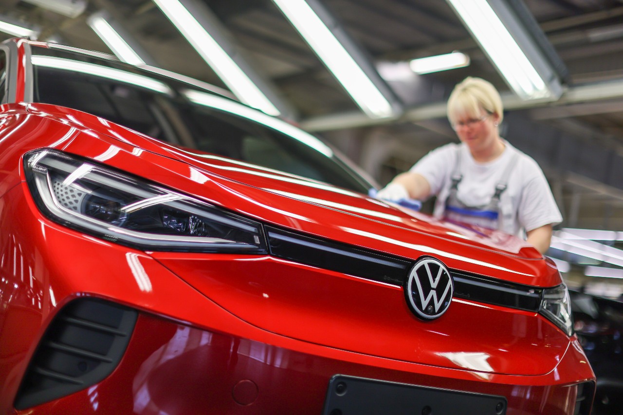 How many German companies are planning to cut jobs in 2025?