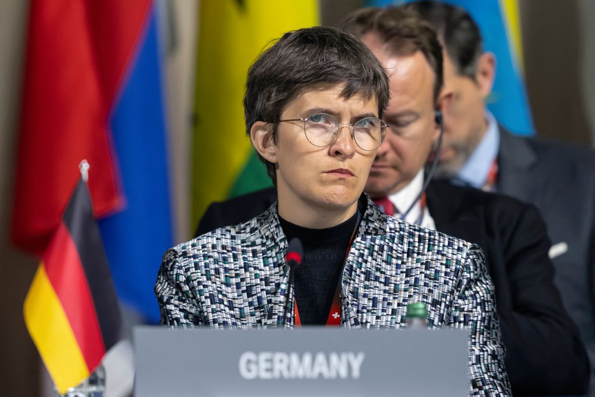 Bosnian Serb statelet expels German junior minister