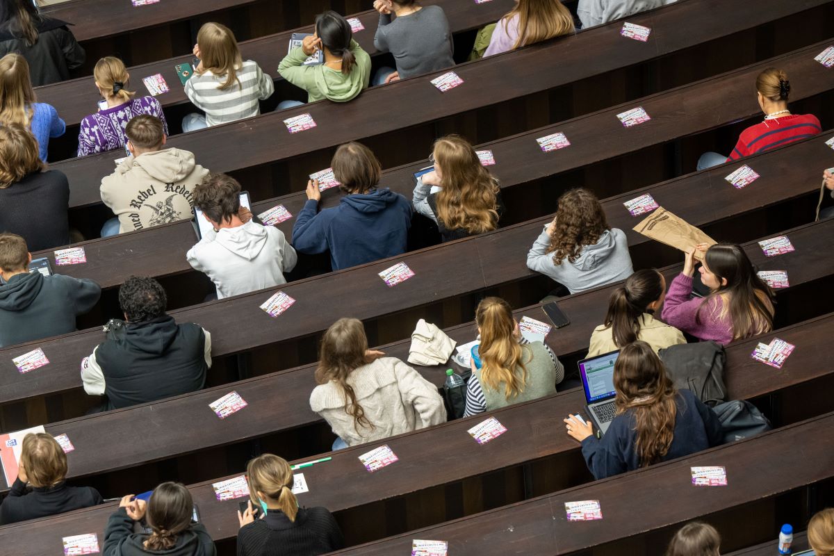 Students in the lecture hall at LMU in Munich