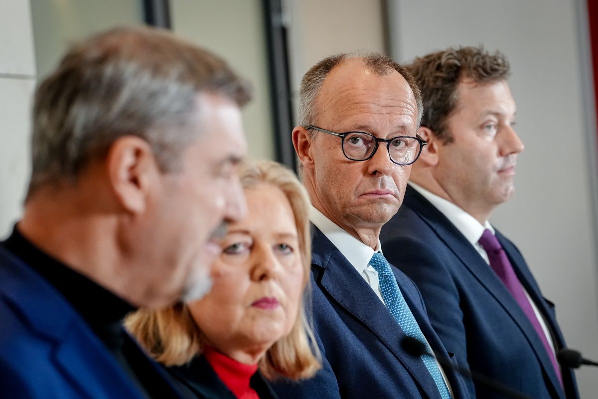 Government leaders stand behind microphones.