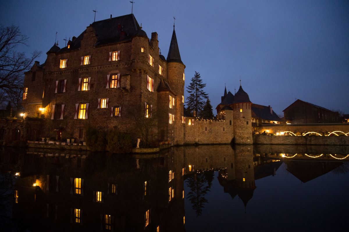 Satzvey Castle in Rhineland-Palatinate illuminated for a Christmas market