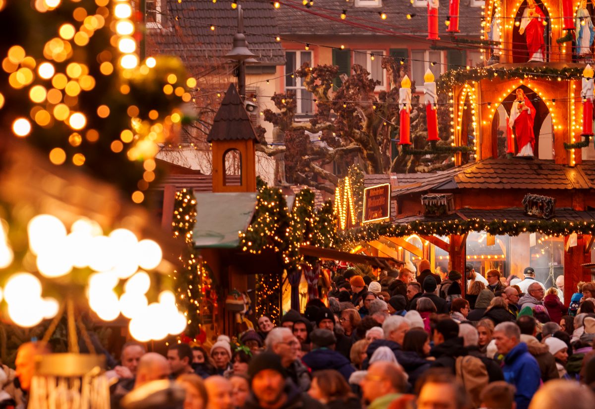Visitors to the “Rüdesheim Christmas Market of Nations” crowd into the old town.