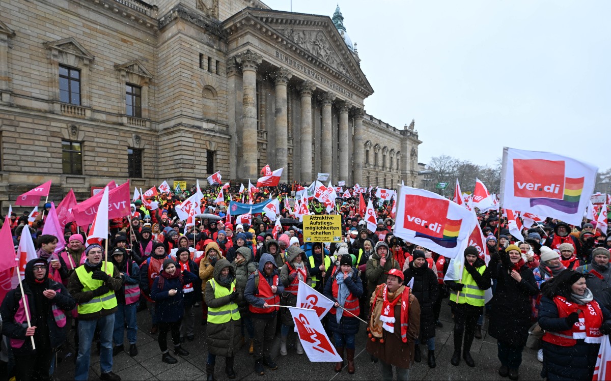 Archive photo from November 2023 shows teachers and university staff striking in Leipzig.