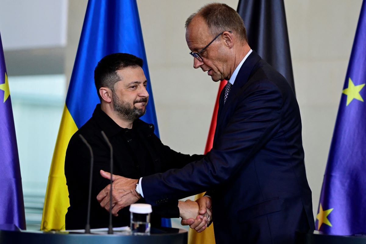 Ukrainian President Volodymyr Zelensky (L) and German Chancellor Friedrich Merz shake hands in Berlin in August 2025