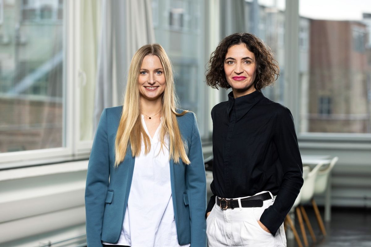 HateAid Managing Directors Josephine Ballon and Anna-Lena von Hodenberg pose for a portrait.