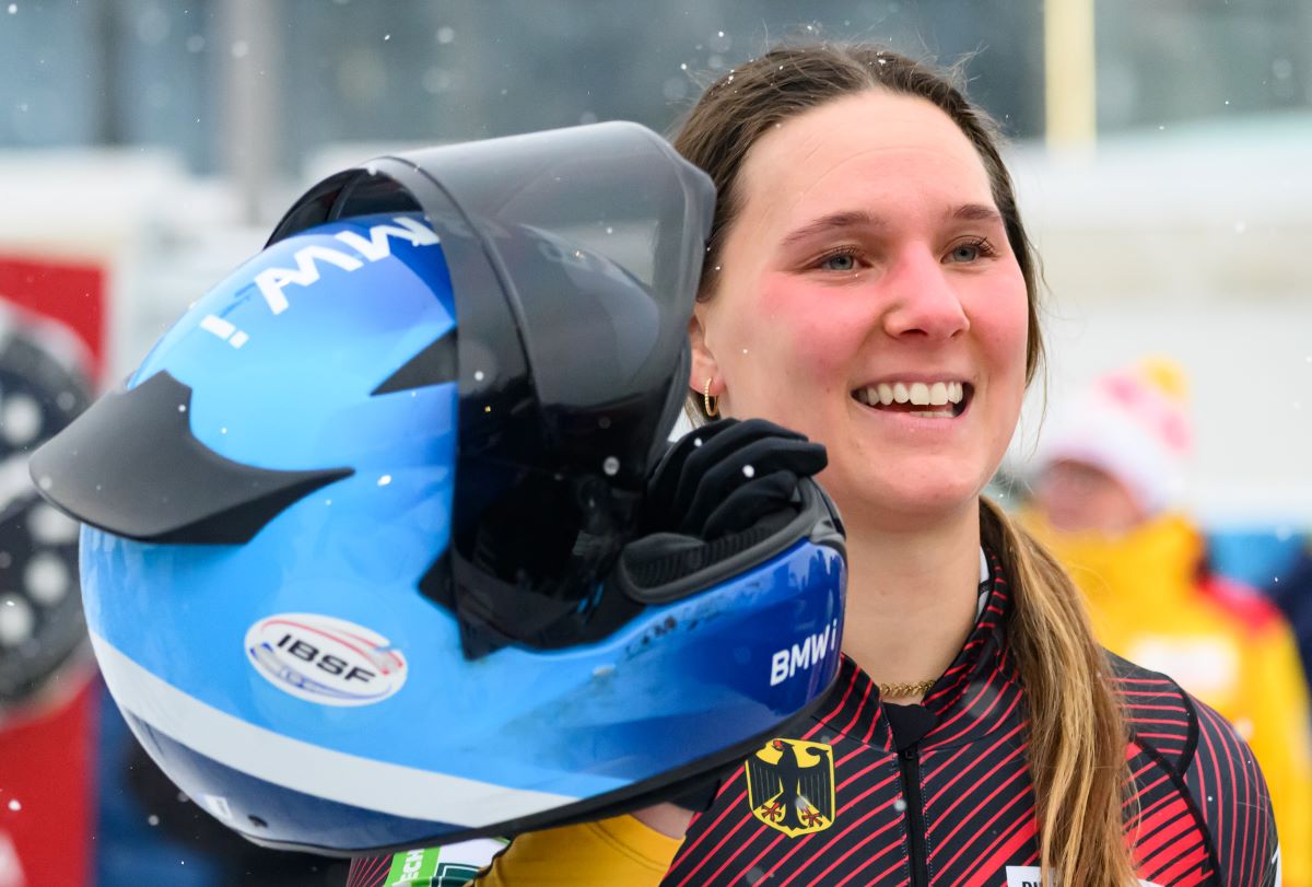 Bob: World Cup, monobob, women, 2nd run, Lisa Buckwitz (Germany) stands at the finish line after finishing third.