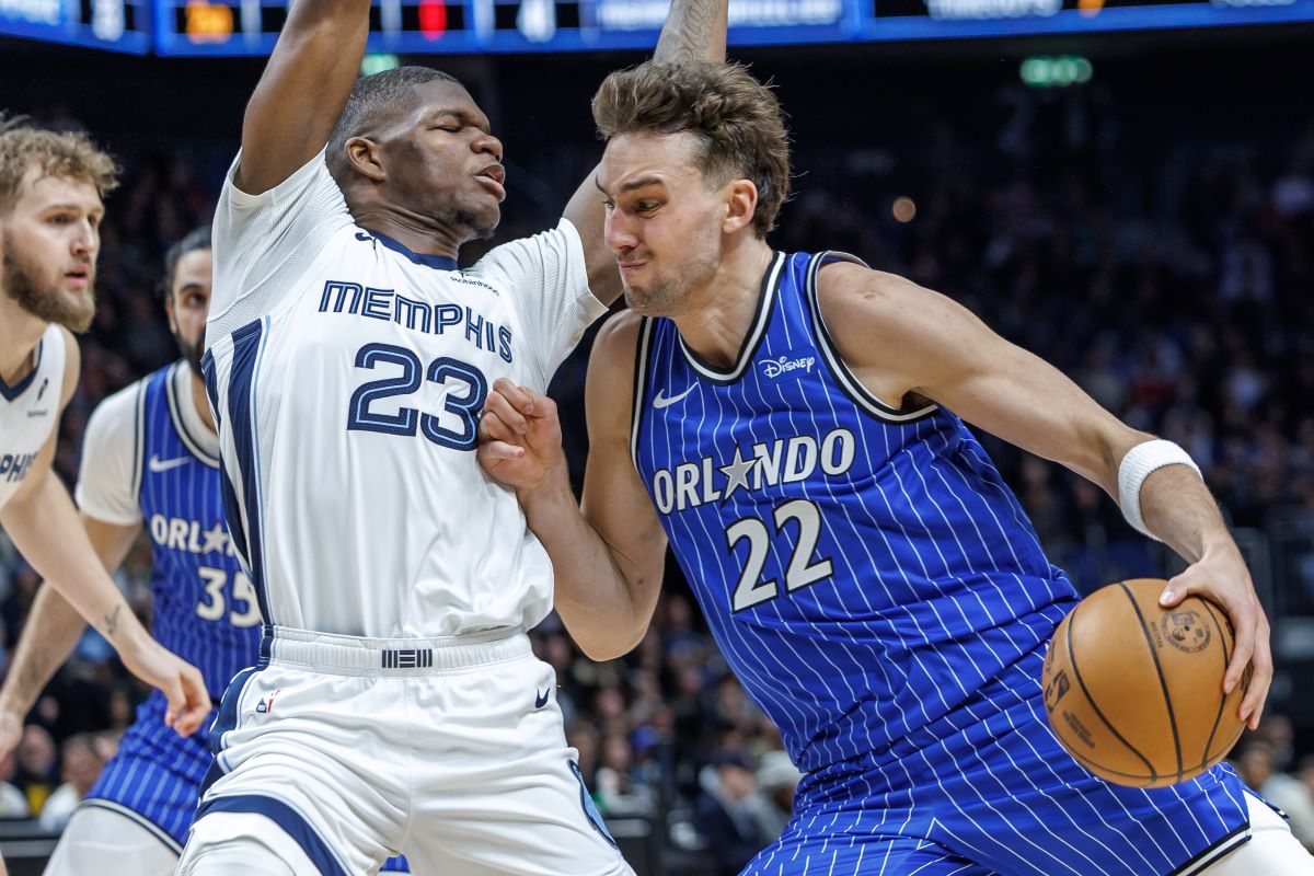 Franz Wagner (Orlando Magic) prevails against Cedric Coward (Memphis Grizzlies).