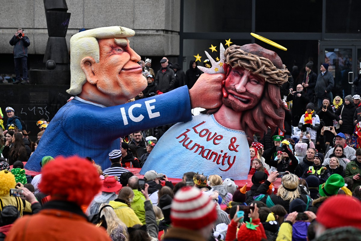 Trump punches a depiction of Jesus with an arm labelled 'ICE'.