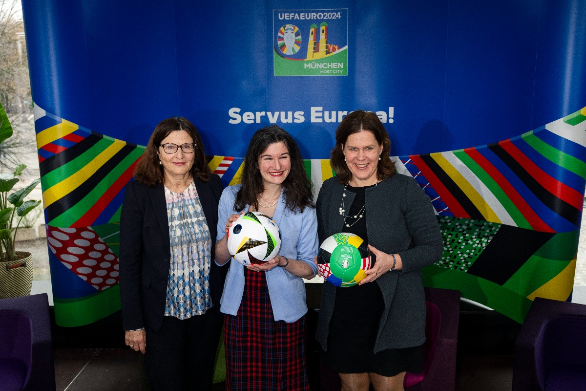 Catherine Reeves (standing in the middle) celebrating “100 days to go” until the Euros tournament in Bavaria in 2023.