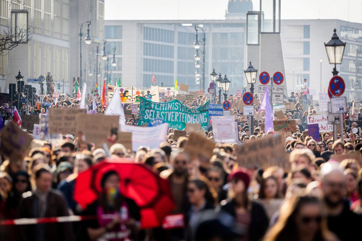 Around 27,000 march for equality in Berlin.