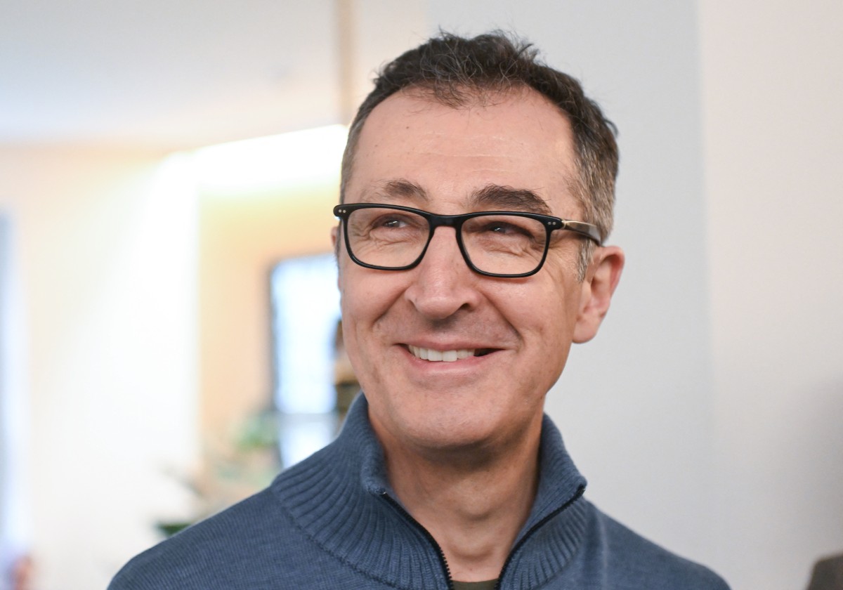 Cem Ozdemir smiles.