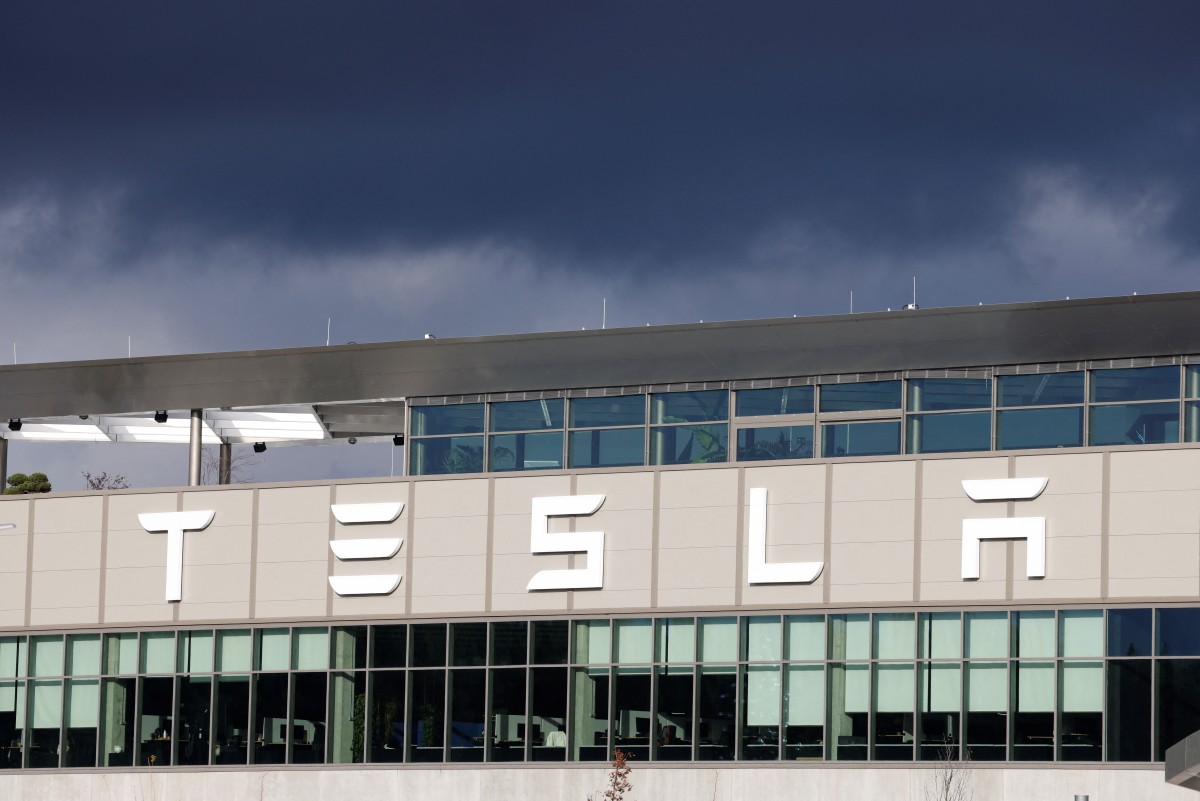 A gloomy sky hangs over the Tesla factory in Berlin.