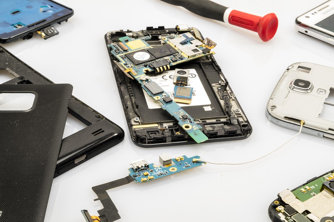 A mobile phone gets repaired.