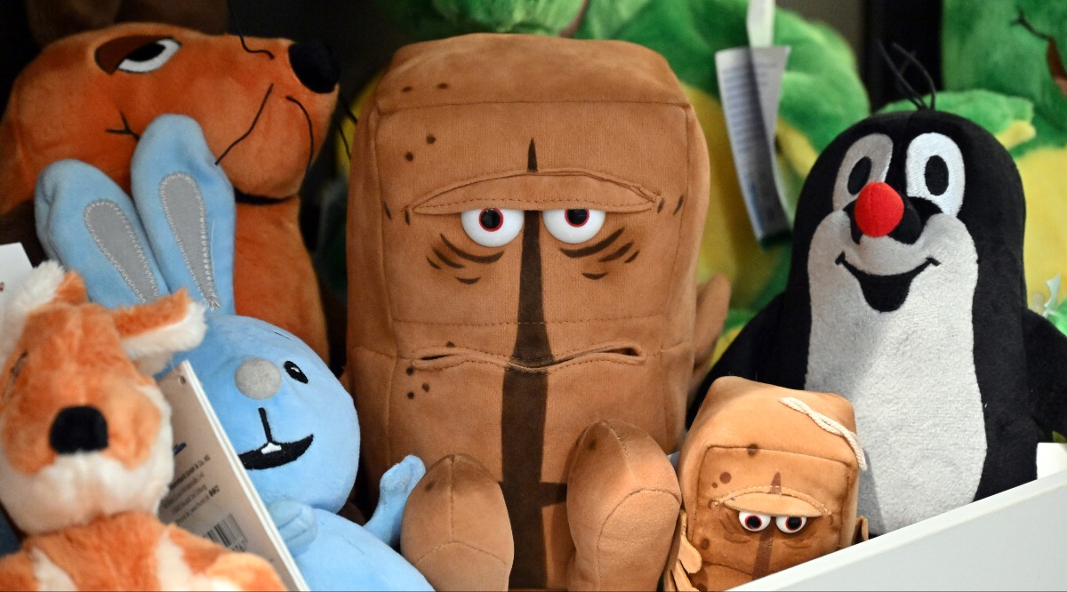Characters from children's TV shows, including Bernd das Brot, on sale at the Erfurt Tourist Information Centre.