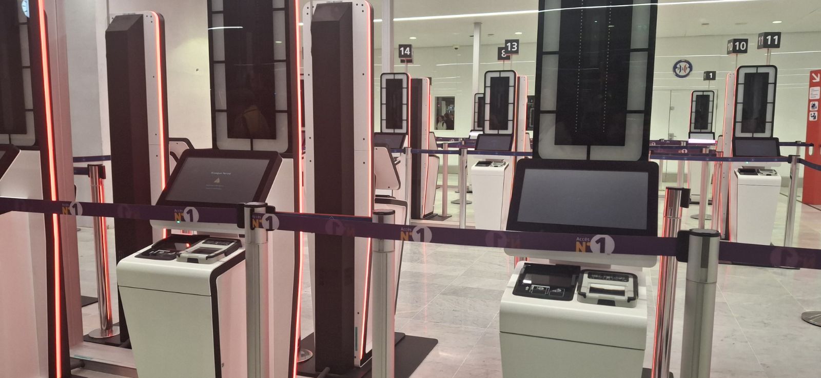 Unused EES kiosks at Paris Charles de Gaulle airport