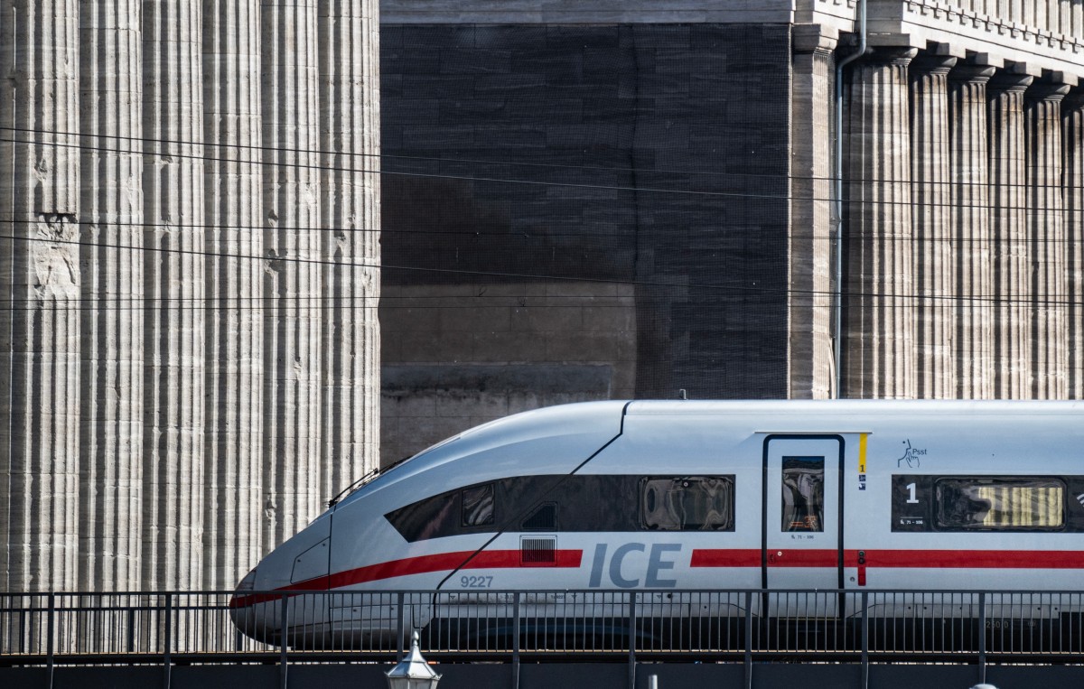 An ICE (Inter-City Express) train of the Deutsche Bahn travels past the facade of Berlin's Pergamon Museum