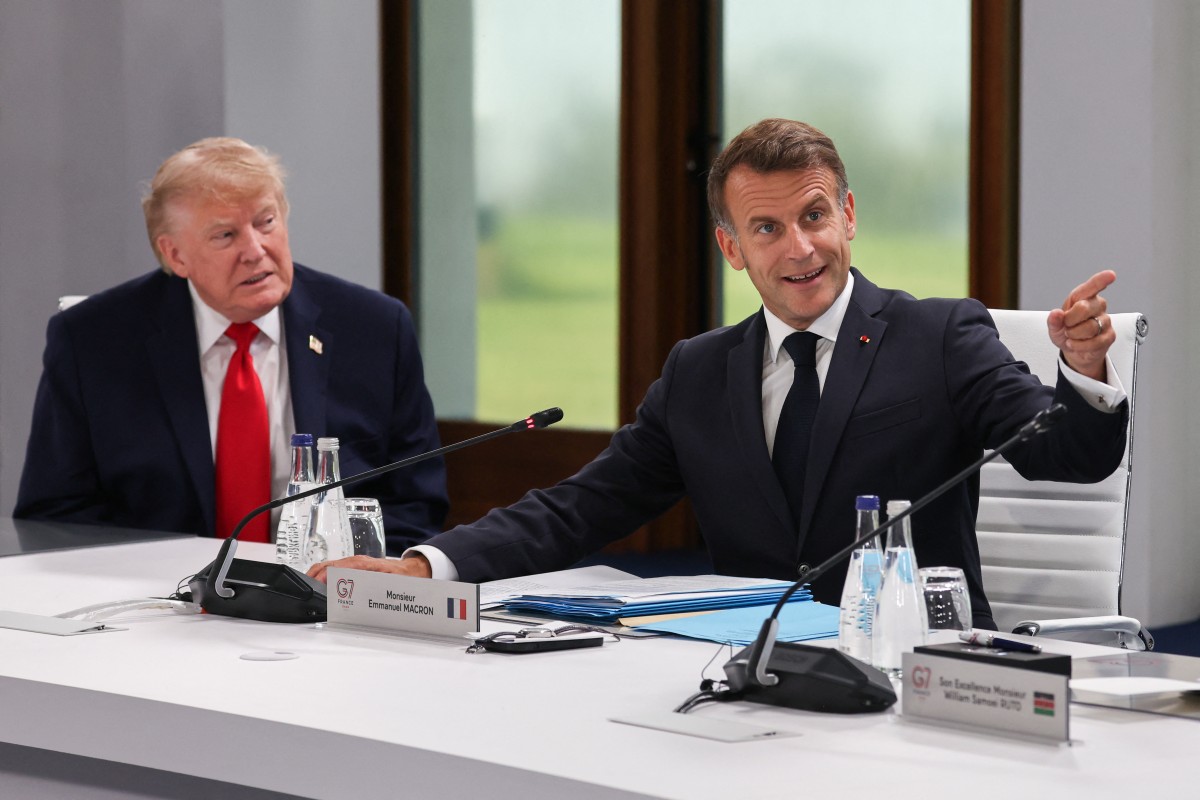Donald Trump and Emmanuel Macron at the first work meeting of the summit.