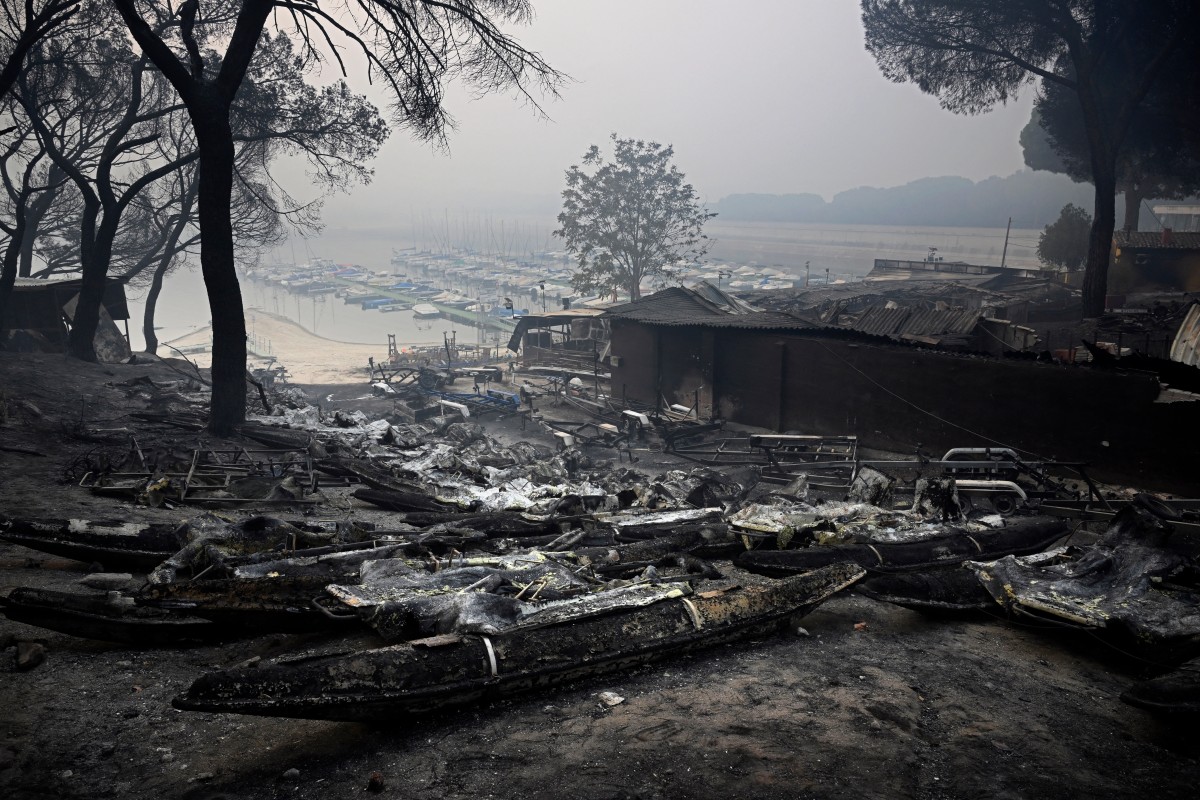 Charred boats at the San Juan Reservoir in Pelayos de la Presa