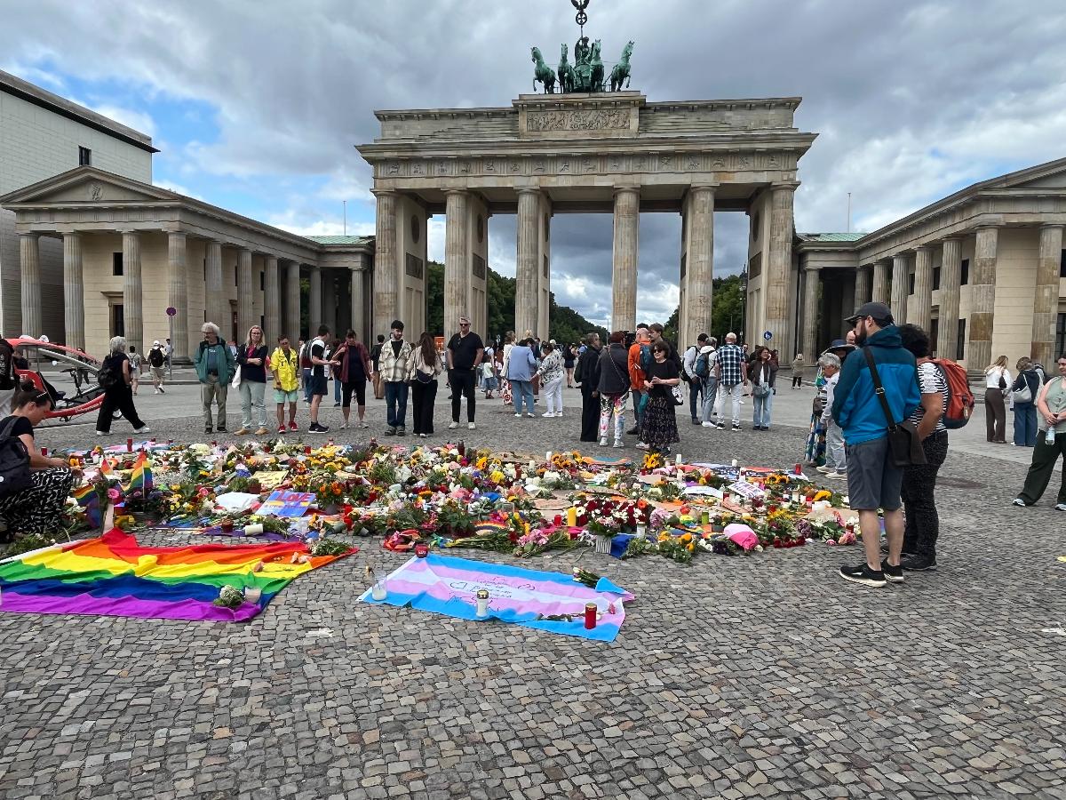 People look at the tributes at Brandenburg Gate on Monday.