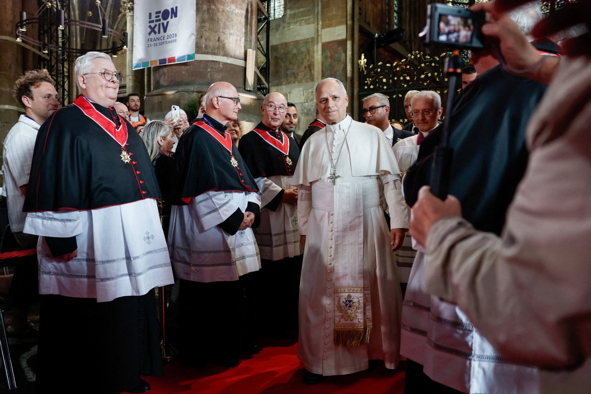 Photo of Pope Leo XIV arriving to celebrate a mass at Saint-Etienne de Metz Cathedral, in Metz, northeastern France